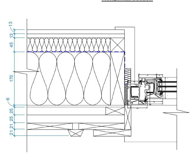 CAD-ritning av ett byggprojekt med måttangivelser och detaljerad konstruktion.