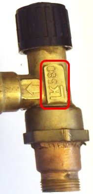 Mässingsrör med svart ratt ovanpå och märkning LK580 på konsolen under ratten.