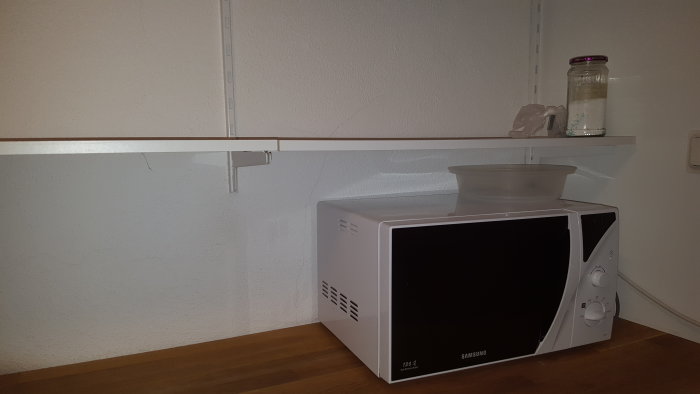 Sprickor murstock källare 1.jpg