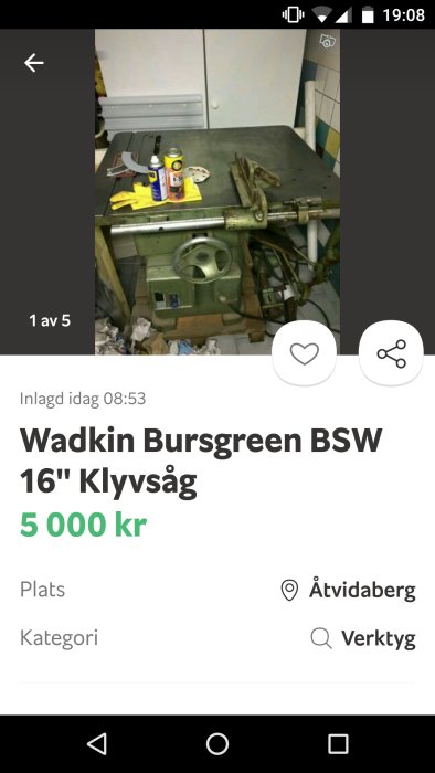 Äldre Wadkin Bursgreen BSW 16" klyvsåg utan vinklingsförmåga, på ett verkstadsbord med diverse verktyg och rengöringsprodukter.