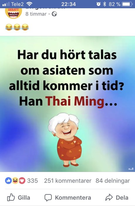 Meme med textskämt om person som alltid är punktlig och karikatyr av leende asiatisk man i traditionell klädsel.