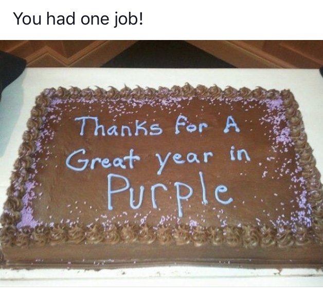 Chokladtårta med texten "Thanks for A Great year in Purple" och rosa strössel.