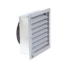 Ventilationsgaller i metall med flera horisontella lameller och ansluten flexibel slang.