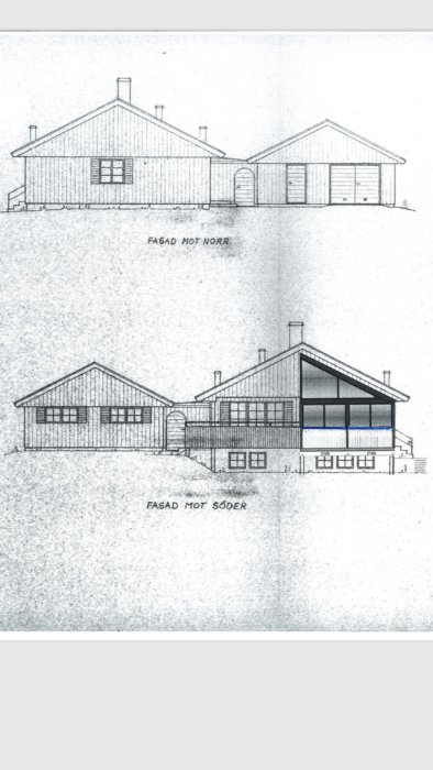 Arkitektritningar av en husfasad mot norr och en med uterum mot söder.