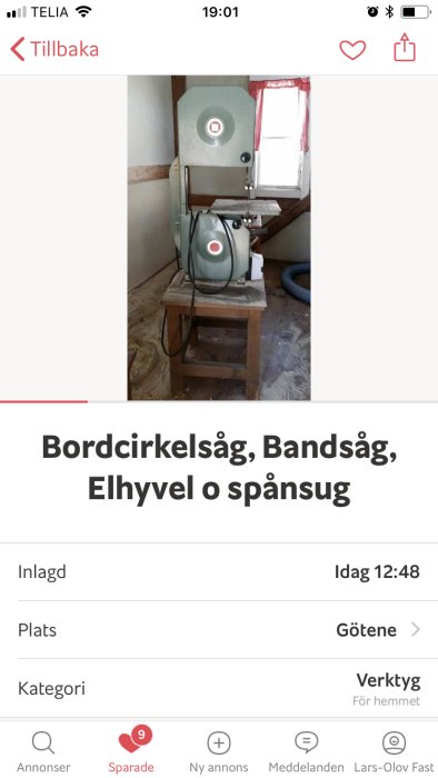 bandsåg placerad i arbetsrum, annonserad som bordcirkelsåg och elhyvel.