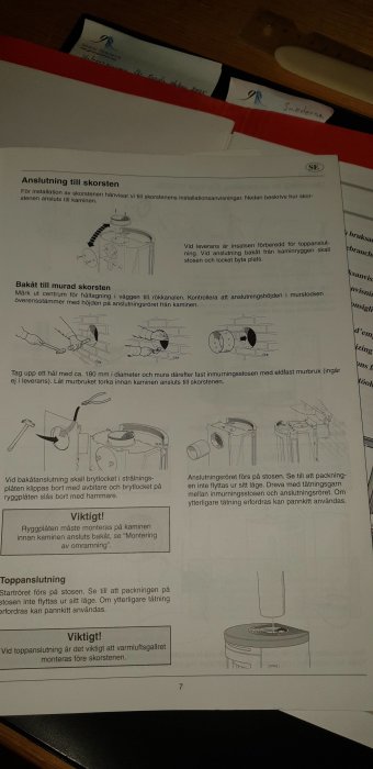 Instruktionsdiagram för anslutning av kamin till skorsten med text och steg-för-steg illustrationer.