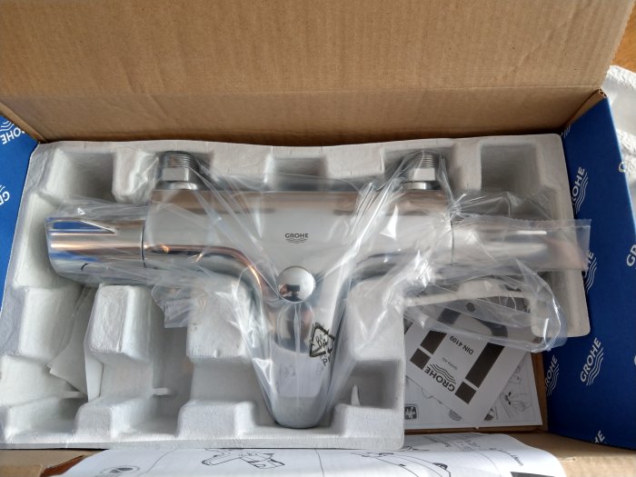 Ny Grohtherm 800 duschblandare packad i öppnad kartong med manual, aldrig monterad.