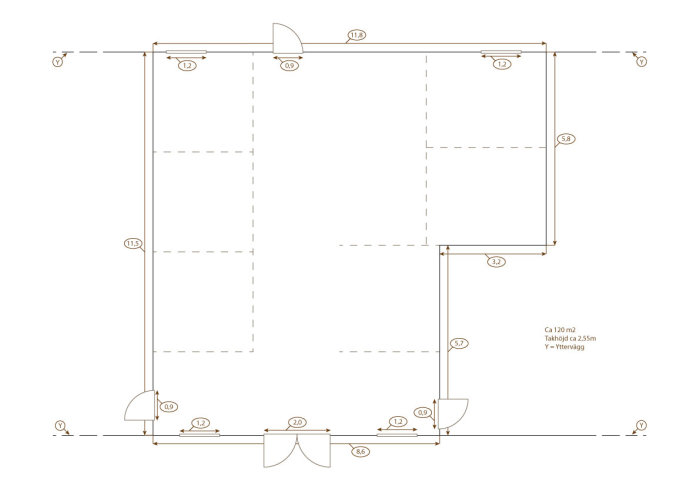 Ritning av ett stall med måttangivelser och planerad layout för renovering, markerar befintliga yttre och inre väggar.