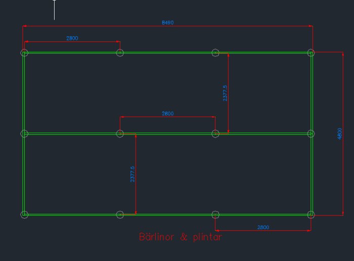 Ritning av grundplan för byggprojekt med måttangivelser för bärlinor och plintar.