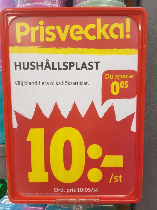 Prisvecka-erbjudande på hushållsplast med 5 öre rabatt, pris satt till 10 kronor per styck.