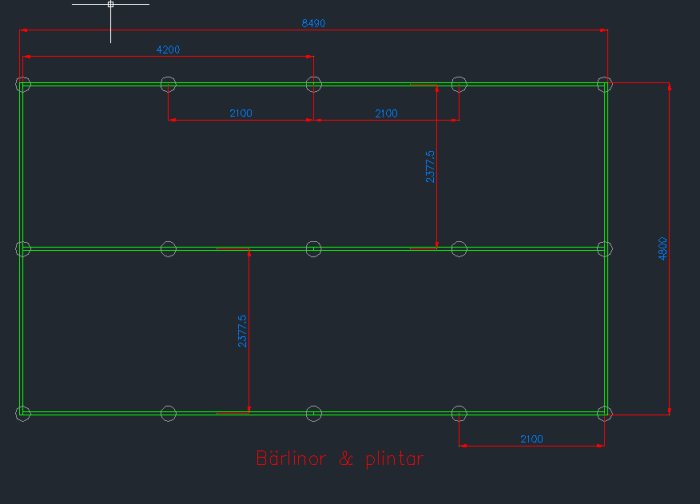 Ritning av byggprojekt med måttangivelser och placering av 15 plintar för en konstruktion.