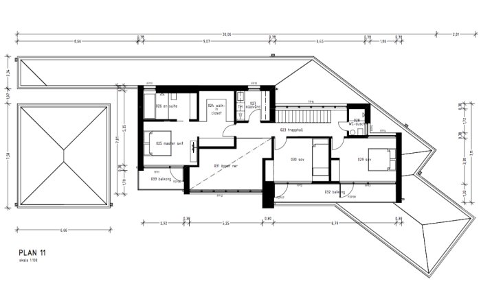 Arkitektonisk ritning av en planlösning för ett tvåvåningshus med sovrum och klädförvaring på övervåningen.