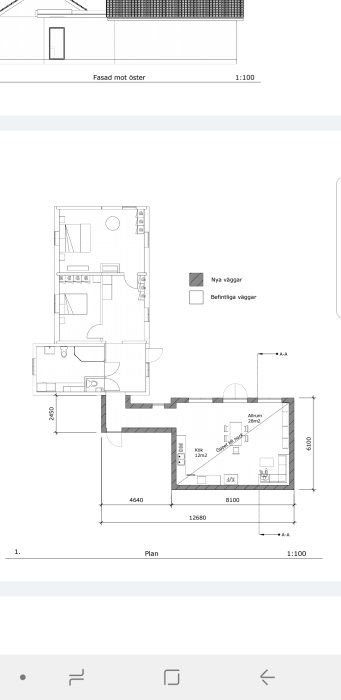 Arkitektonisk ritning av en planlösning med nya och befintliga väggar för en husrenovering.