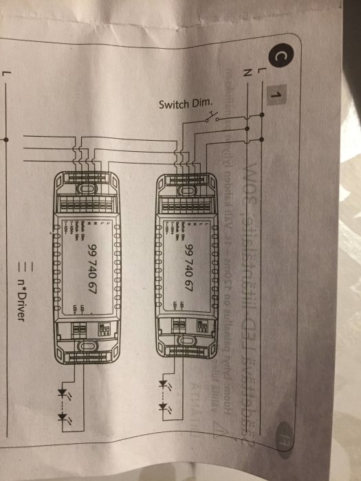 Teknisk ritning av två strömbrytare med dimensioner och ledningsanslutningar.