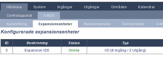 Skärmdump av konfigurationsgränssnittet för "Konfigurerade expansionenheter" som visar en enhet ID5 online med 8 ingångar och 2 utgångar.