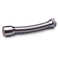 Flexibel kopplingsslang i metall för VVS-installationer, tillgänglig i olika storlekar.