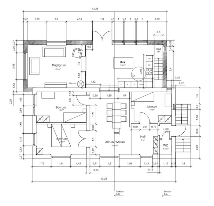 Arkitektskiss av en planlösning som visar ett befintligt hus med rum, mått och en tillbyggnad.