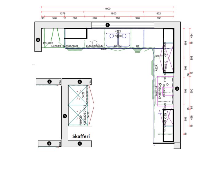 Arkitektonisk ritning av ett kök med mått och placering av skåp och apparater.