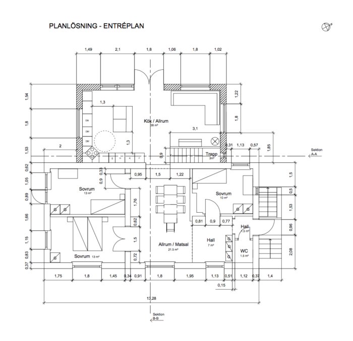 Arkitektonisk ritning av entréplan, inkluderar kök, vardagsrum, sovrum och WC med måttangivelser.