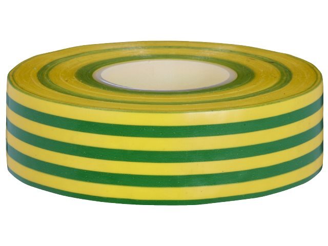 Rulle med gul och grön isoleringstejp mot vit bakgrund.