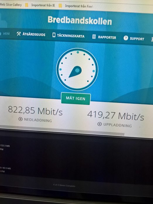 Skärmbild av bredbandskoll med hastigheter 822,85 Mbit/s nedladdning och 419,27 Mbit/s uppladdning.