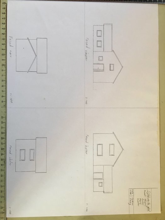 Handritade skisser för bygglov inkluderande fasadvyer och planlösning av huset utan det påbörjade garaget.