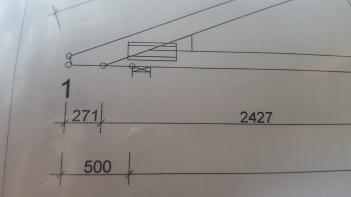 Ritning som visar mått på takstol med utstick och limträbalken.