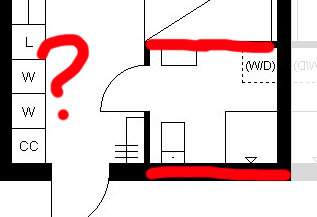 Ritning av badrum med handfat på en vägg och dusch samt toalett på en annan, markerad med frågetecken.