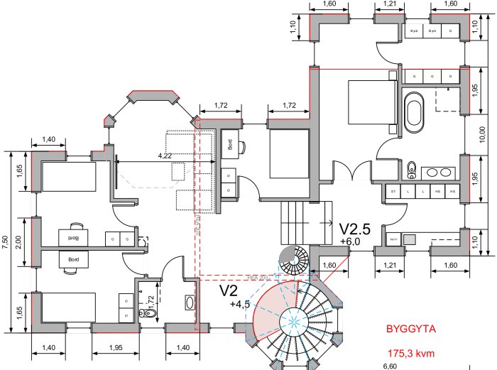 Arkitektritning av en planlösning för ett hus med måttangivelser och förslag till utbyggnad.