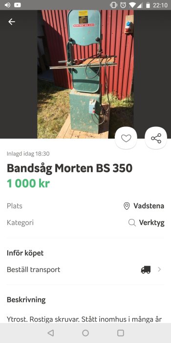 Bandsåg Morten BS 350 står utomhus med synlig rost och slitage, mot röd vägg, säljes för 1 000 kr.