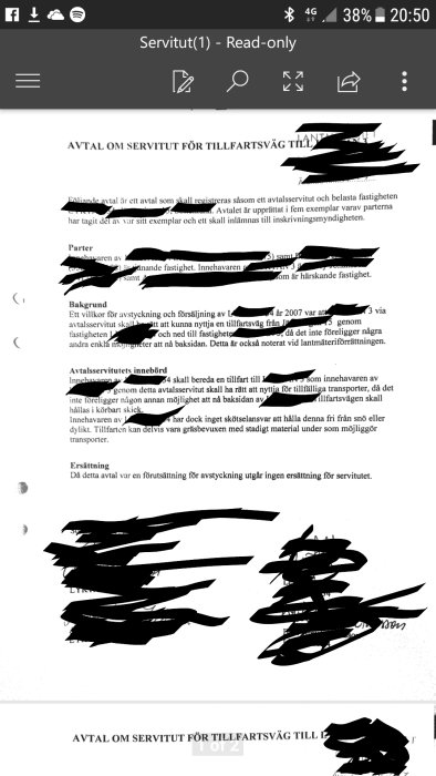 Skärmdump av ett dokument om servitut för tillfartsväg med text som delvis är överstruket med svart.