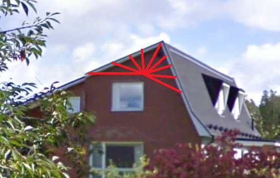Hus med asymmetriskt tak och skisserade linjer som visar potentiella designidéer.