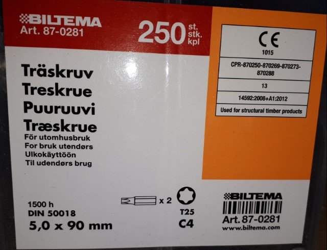 Förpackning av Biltema trallskruv 5x90mm användbar för strukturellt trä i utomhusmiljö.