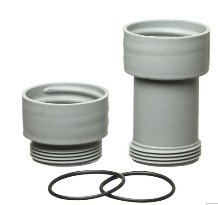 Två grovgängade rördelar och tätningar mot vit bakgrund.