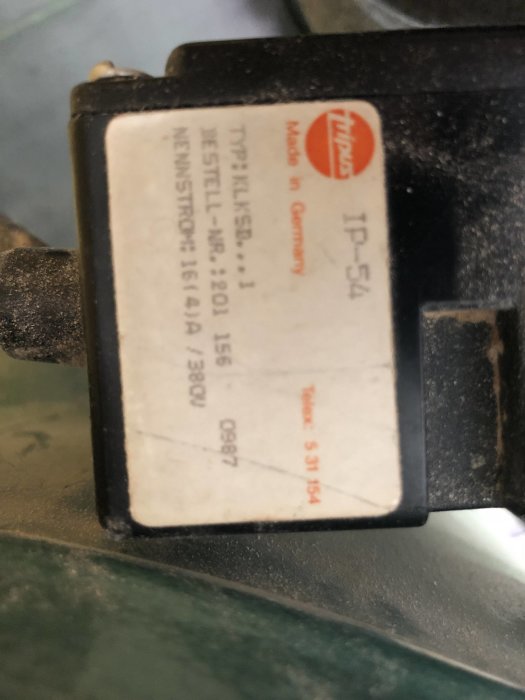 Typskylt på en Wilesco IP-54 motor med teknisk information, tillverkad i Tyskland.