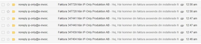 Skärmbild på en e-postinkorg som visar sex identiska fakturaaviseringar från IP-Only med olika kundnummer.