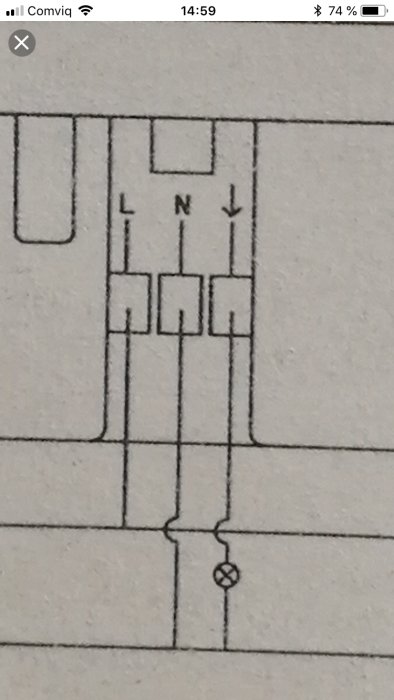 Elektriskt schema som visar anslutningar utan nollan som krävs för att koppla in en timer.