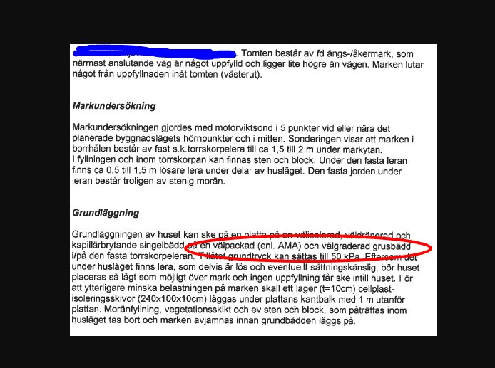 Bilden visar en dokumenttext om grundläggning med markeringar kring grusbädd och kapillärbrytande lager.