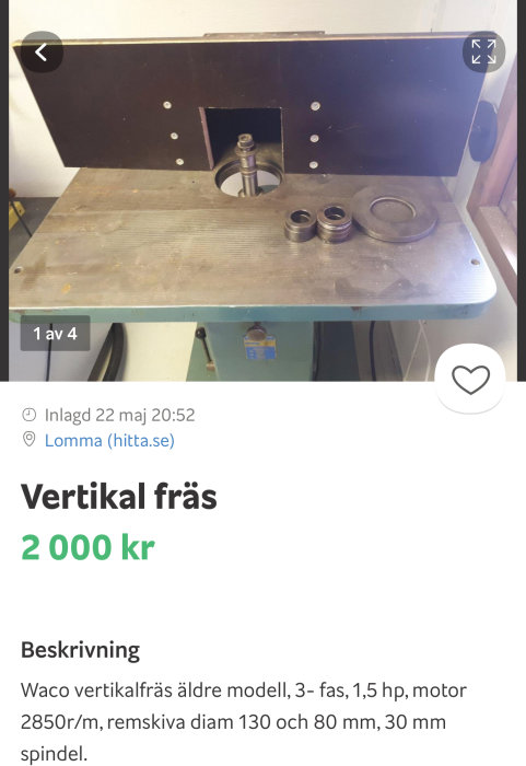 Begagnad Waco vertikalfräs med arbetsbord, skyddshölje och lösa remhjul på bordet.