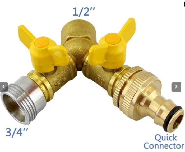Kopparfärgad snabbkoppling för slang med gula handtag och storleksbeteckningarna 1/2" och 3/4".