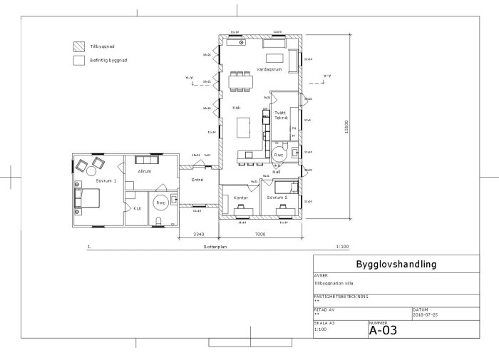 Architektonisk ritning av ett hus med bottenvåning, varje rum och dess mått angett.