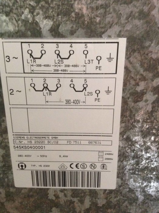 Typskylt på Siemens FD7511 som visar teknisk information och elanslutningsscheman.