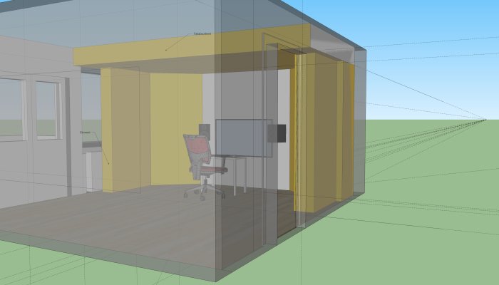 3D-modell av rom med lydabsorbenter i gult. Bord og stol foran skjerm. Element ved vindu dekket av absorbent. Takabsorbent mangler.