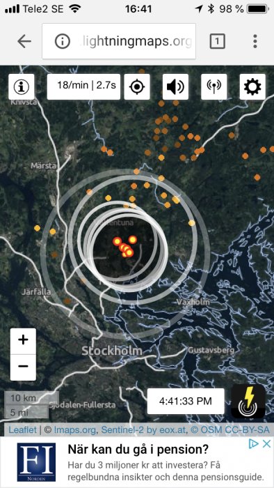 Skärmavbild från blixtradar som visar åskaktivitet över Stockholm med flera blixtnedslag.