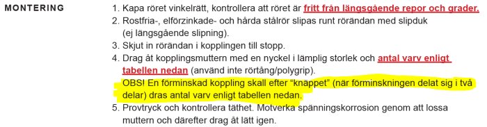 Instruktionssteg för montering med markerad text om vikten av att dra åt en förminskad koppling efter "knäppet".