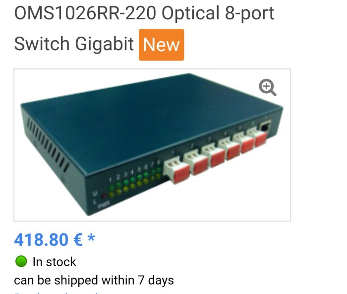 En ny optisk 8-ports Gigabit switch med flera anslutningar och statusindikatorer, ej designad för serverrum.