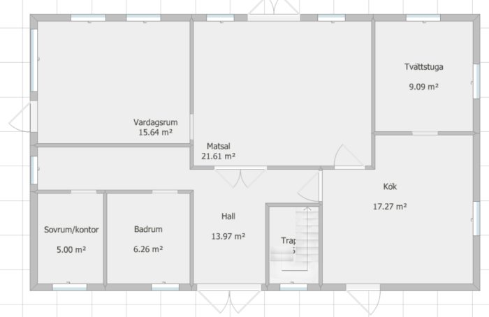 Skiss på planritning för våningsplan 1 med uppmärkta rum som vardagsrum, matsal, kök och badrum.