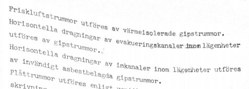 Närbild av en byggbeskrivningstext som nämner värmeisolerade gipstrummor och imkanaler av asbest.