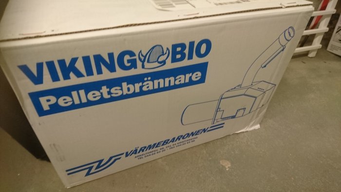 Ny oöppnad förpackning av Viking Bio pelletsbrännare från Värmebaronen.