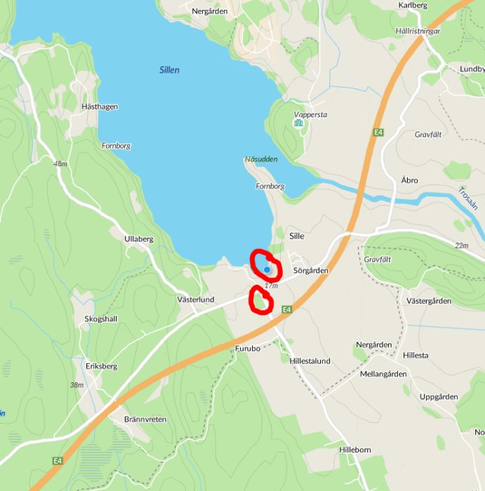 Karta över området kring Sillen med markerade punkter vid E4 och minnesplatser nära vatten.